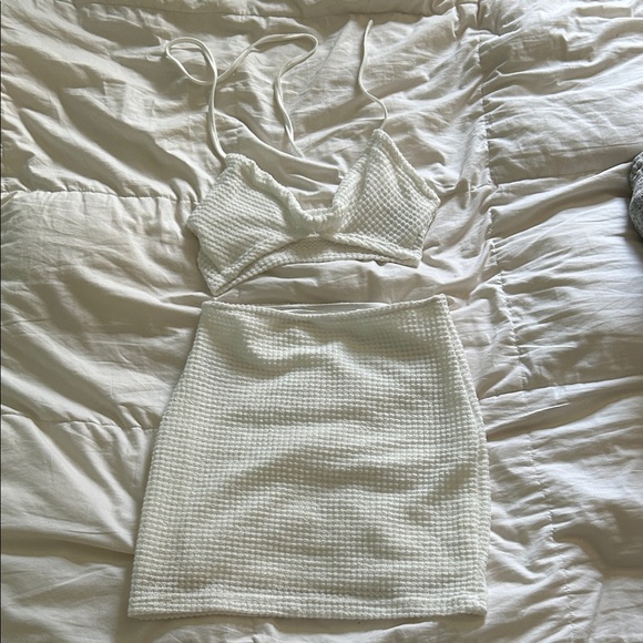 Elegant White vacation or club two piece - Picture 1 of 1
